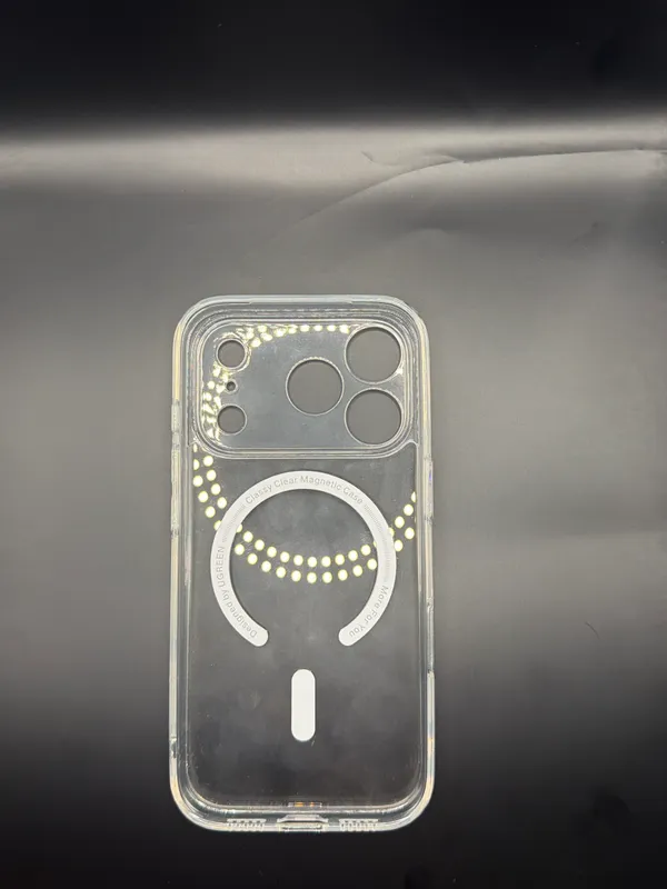 UGREEN Classy Clear Magnetic Phone Case — photo 2
