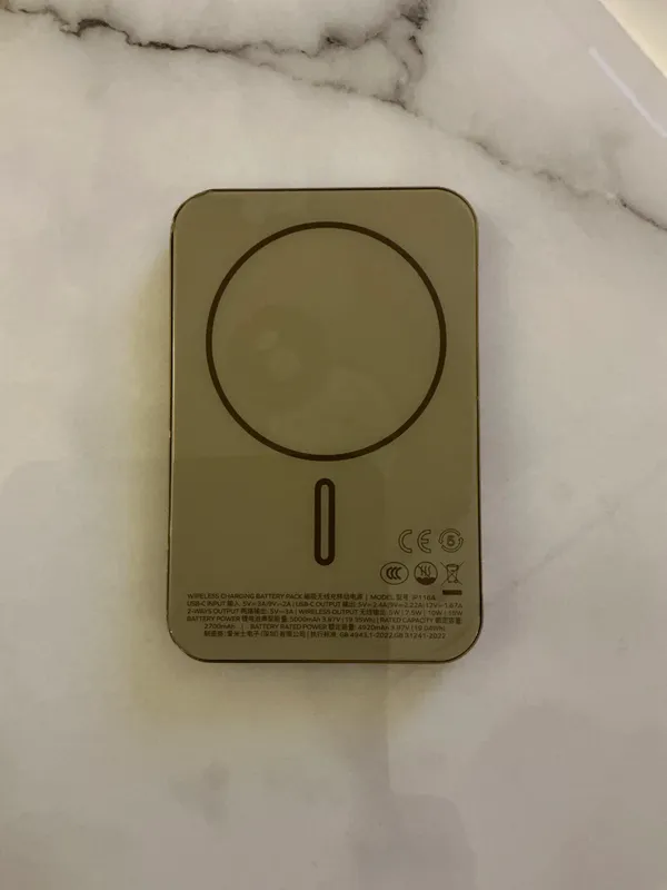 Momax Q.Mag X 5000mAh Magnetic Wireless Power Bank (Gold) - Model IP116A — photo 2